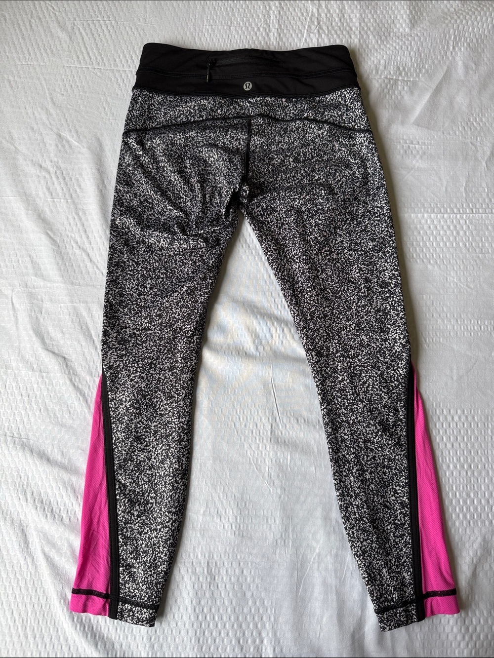 Lululemon Pace Tight
Flashback Static White Black / Raspberry Glo Light✨